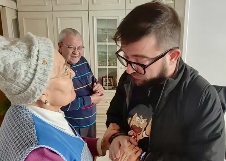 Cocituber llega a Hellín y se rinde ante las lentejas de ‘Abuela Luscinda’