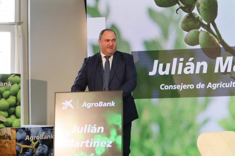 Julián Martínez apuesta por el pistacho y la almendra como motores del futuro agrícola en Castilla-La Mancha