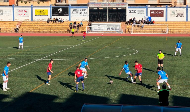 El Hellín C.F. se impone 3-1 al Atlético Jareño y se afianza en la pelea por el ascenso
