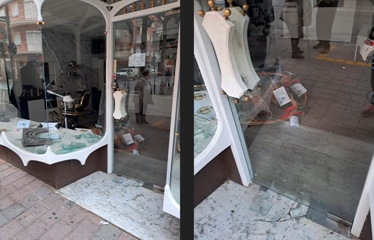La Barbería Arturo sufre un violento robo en la Calle López del Oro