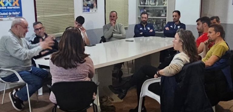 Familias y entrenadores, la clave del éxito en el deporte base