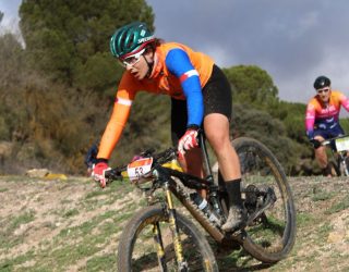 Fin de semana redondo para el ciclismo hellinero con exhibición de Lucía Navarro en Tarazona