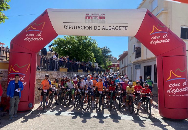 El Club Bicicletas El Hellinero-Acecho-Foton brilla en Socovos y León en un fin de semana inolvidable de BTT
