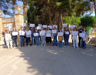 Educación deja sin cubrir desde 2017 la plaza administrativa del IES Justo Millán