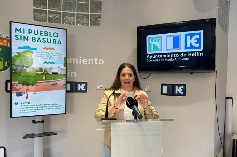 Miriam García anuncia la declaración de zona catastrófica tras la granizada que arrasó el campo hellinero