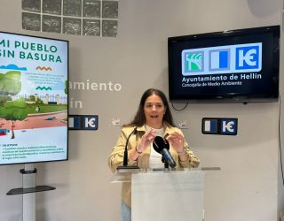 Miriam García anuncia la declaración de zona catastrófica tras la granizada que arrasó el campo hellinero