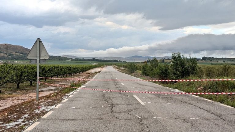 Reabierta al tráfico la carretera AB-404 entre Hellín y Agramón tras el corte por la granizada del sábado