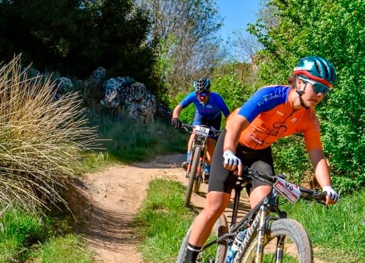 La hellinera Lucía Navarro gana en Elche de la Sierra y suma su quinta victoria