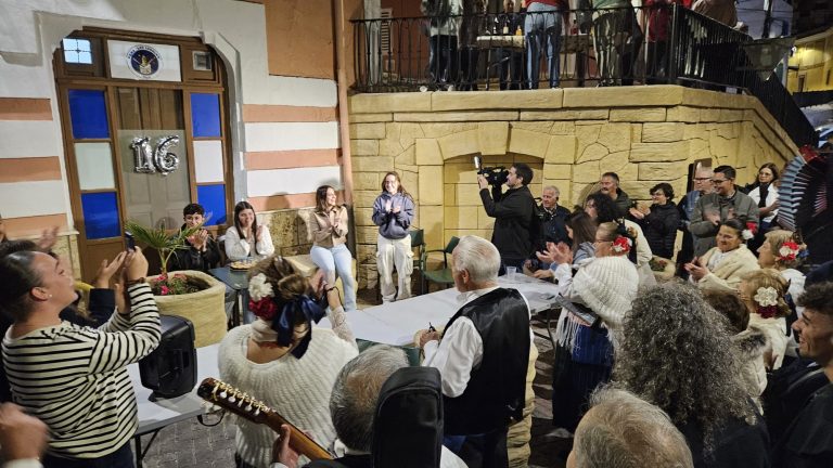 Hellín canta a la primavera con una noche de “Mayos” llena de música, tradición y devoción popular
