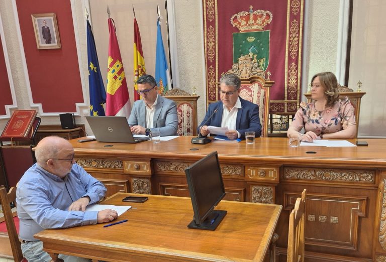 Tensión y acuerdos en un pleno de más de dos horas en el Ayuntamiento de Hellín