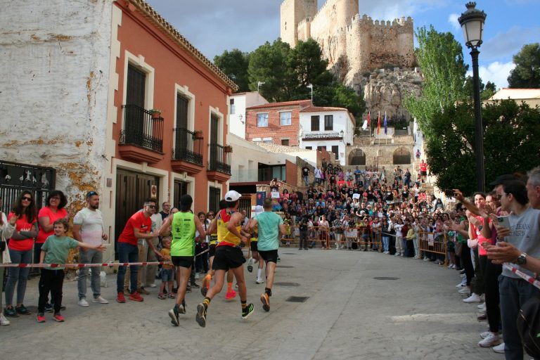 Fermín Cacho se suma a los 2.500 corredores de la XXIV Media Maratón de Almansa