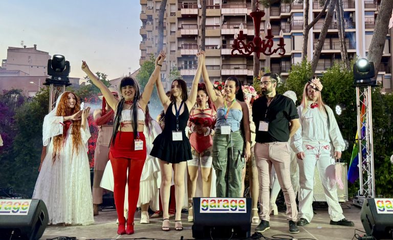 Orgullo, moda y diversidad en Hellín en el desfile de Cuerpos Altaneros