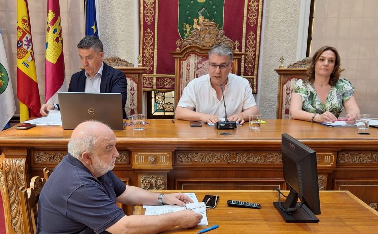 El Pleno de junio aprueba medidas en sanidad, patrimonio y cultura y debate sobre obras paralizadas y la feria taurina