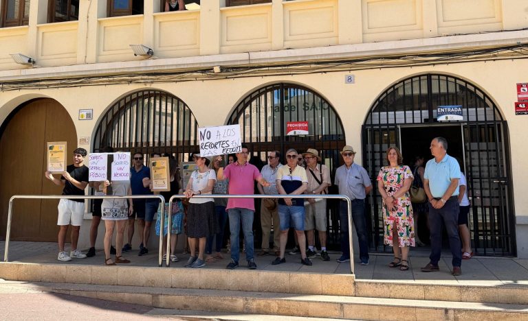 Protesta en Hellín por la supresión de alemán y francés en la EOI