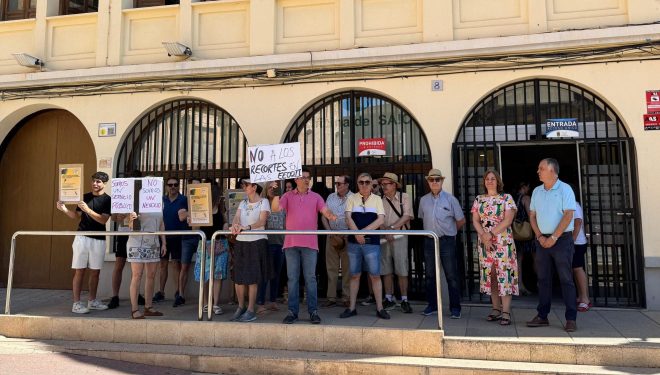 Protesta en Hellín por la supresión de alemán y francés en la EOI