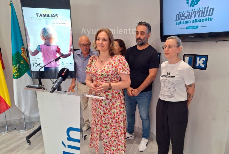 “Dos Familias” se estrena en Hellín a beneficio de la Asociación Desarrollo