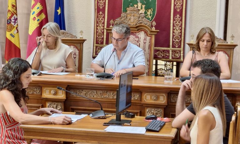 El Pleno aprueba por unanimidad fortalecer la Escuela Oficial de Idiomas de Hellín