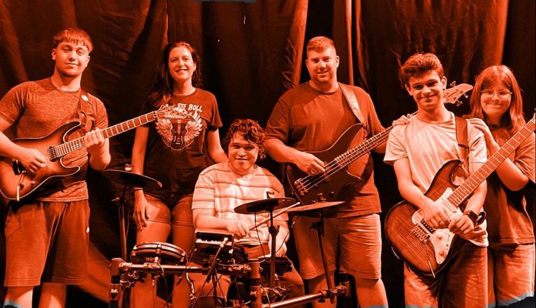 Concierto solidario en Hellín con grandes clásicos del pop y rock para ayudar a los animales