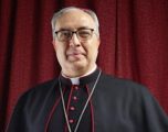 Con la iglesia hemos topado…