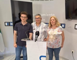 Profesores y alumnos de la Escuela Oficial de Idiomas de Hellín manifiestan su descontento