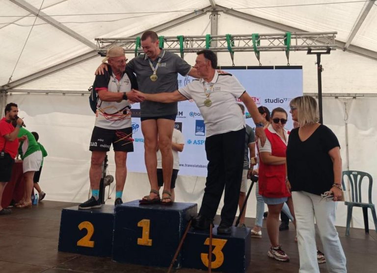 Dos hellineros culminan con éxito la exigente Travesía a Nado Tabarca – Santa Pola 2025
