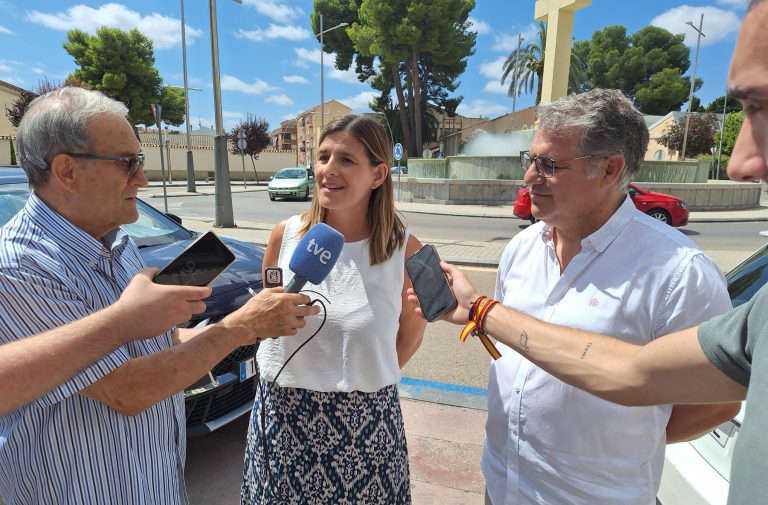 La secretaria regional del PP aprovechó su visita a Hellín para lanzar un duro ataque a García-Page