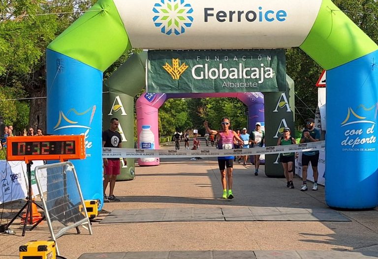 Seve Felipe y María José De Toro baten récords en la XIII Carrera Popular de Minaya