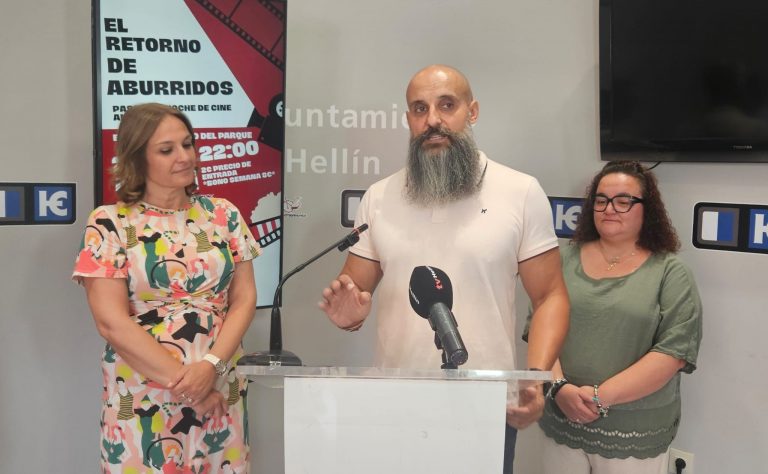Hellín se prepara para el retorno de “Aburridos”: cine al aire libre por 2€
