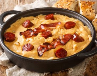 La Noche de Gachas, uno de los platos fuertes de las Fiestas de Ontur, sigue encendiendo la diversión hasta el 20 de agosto