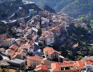 Fallece un trabajador tras precipitarse desde un muro de 20 metros en Ayna
