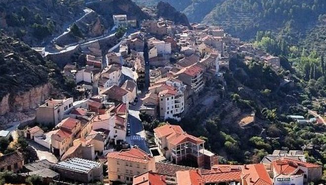 Fallece un trabajador tras precipitarse desde un muro de 20 metros en Ayna