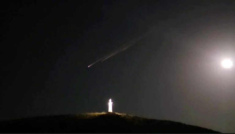 Una espectacular bola de fuego ilumina el cielo de Hellín en la noche del domingo