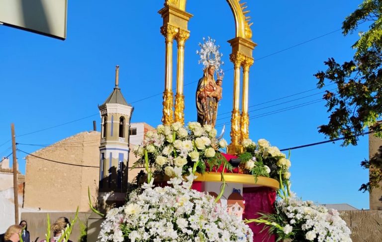 La Feria de Hellín comienza con la espectacular cabalgata y el traslado de la Virgen