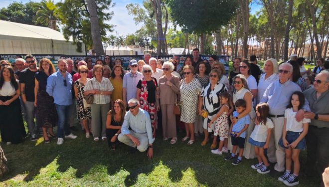 Homenaje a los docentes con la exposición “Maestros de Hellín vocación y legado”