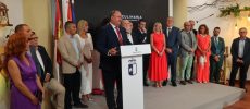 El hellinero Julián Martínez Lizán inaugura el stand del Gobierno regional en la Feria de Albacete
