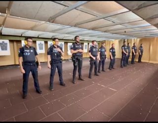 El oficial hellinero Rafa López Hermosilla recibe la distinción de Especialista en Tiro Policial