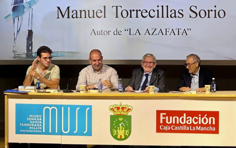 El MUSS se llena en la emotiva presentación de La Azafata de Manuel Torrecillas Sorio