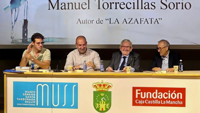 El MUSS se llena en la emotiva presentación de La Azafata de Manuel Torrecillas Sorio