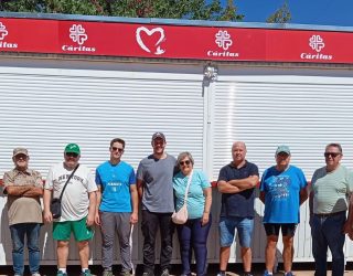 La Tómbola de Cáritas 2025 ya instalada y preparada para abrir sus puertas en la Feria