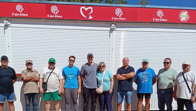 La Tómbola de Cáritas 2025 ya instalada y preparada para abrir sus puertas en la Feria