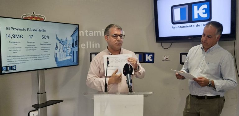 El alcalde acusa al PSOE de mentir sobre las ayudas FEDER y defiende la gestión del Ayuntamiento