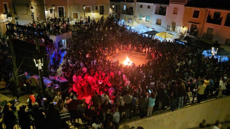 Las brujas llenan de magia y vida las calles de Liétor