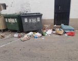Vecinos denuncian la acumulación de basura y enseres en la calle Perdiz