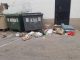 Vecinos denuncian la acumulación de basura y enseres en la calle Perdiz