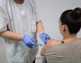 Comienza en Hellín la campaña de vacunación frente a la gripe y el COVID-19 para adultos