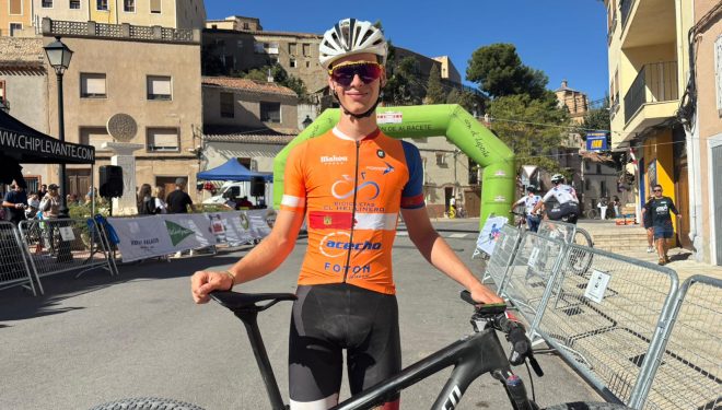 Juan González, del Bicicletas El Hellinero-Fotón, vence en la maratón BTT de Chinchilla Juan González, del Bicicletas El Hellinero-Fotón, vence en la maratón BTT de Chinchilla