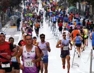 La XXXVII Media Maratón de Hellín apuesta por el 0,0 plástico con 1.200 corredores en las calles