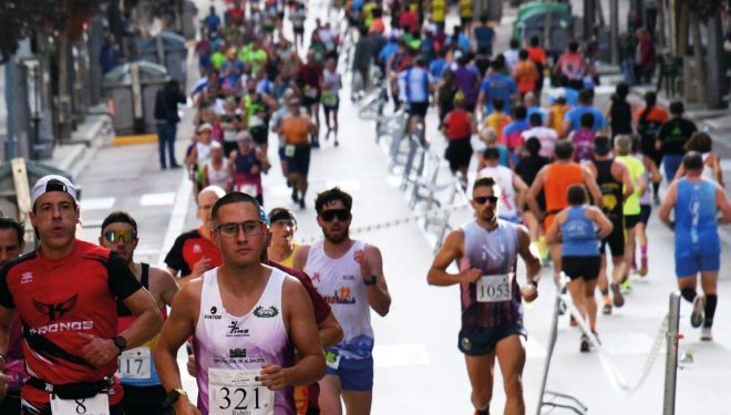 La XXXVII Media Maratón de Hellín apuesta por el 0,0 plástico con 1.200 corredores en las calles La XXXVII Media Maratón de Hellín apuesta por el 0,0 plástico con 1.200 corredores en las calles
