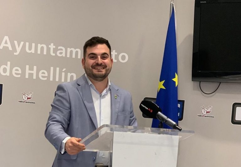 José Miguel Vela carga contra la nueva tasa de basuras por su “sablazo a las familias hellineras”