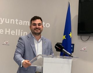 José Miguel Vela carga contra la nueva tasa de basuras por su “sablazo a las familias hellineras”
